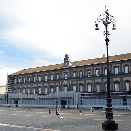 Relais Piazza Del Plebiscito B&B Neapel Exteriör bild