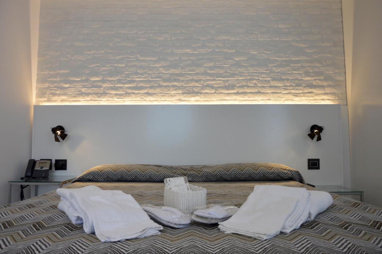 Relais Piazza Del Plebiscito B&B Neapel Rum bild